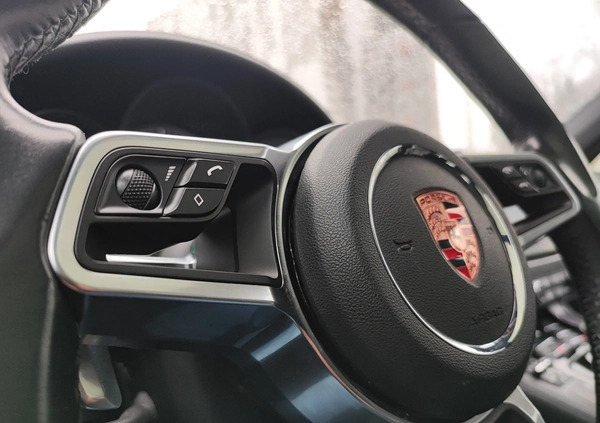 Porsche Cayenne cena 154900 przebieg: 105000, rok produkcji 2017 z Katowice małe 781